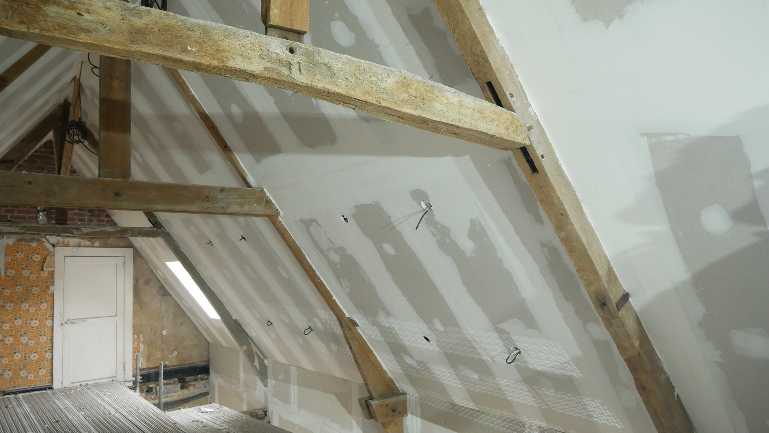 Isolez vos murs intérieurs grâce à des matériaux certifiés et efficaces