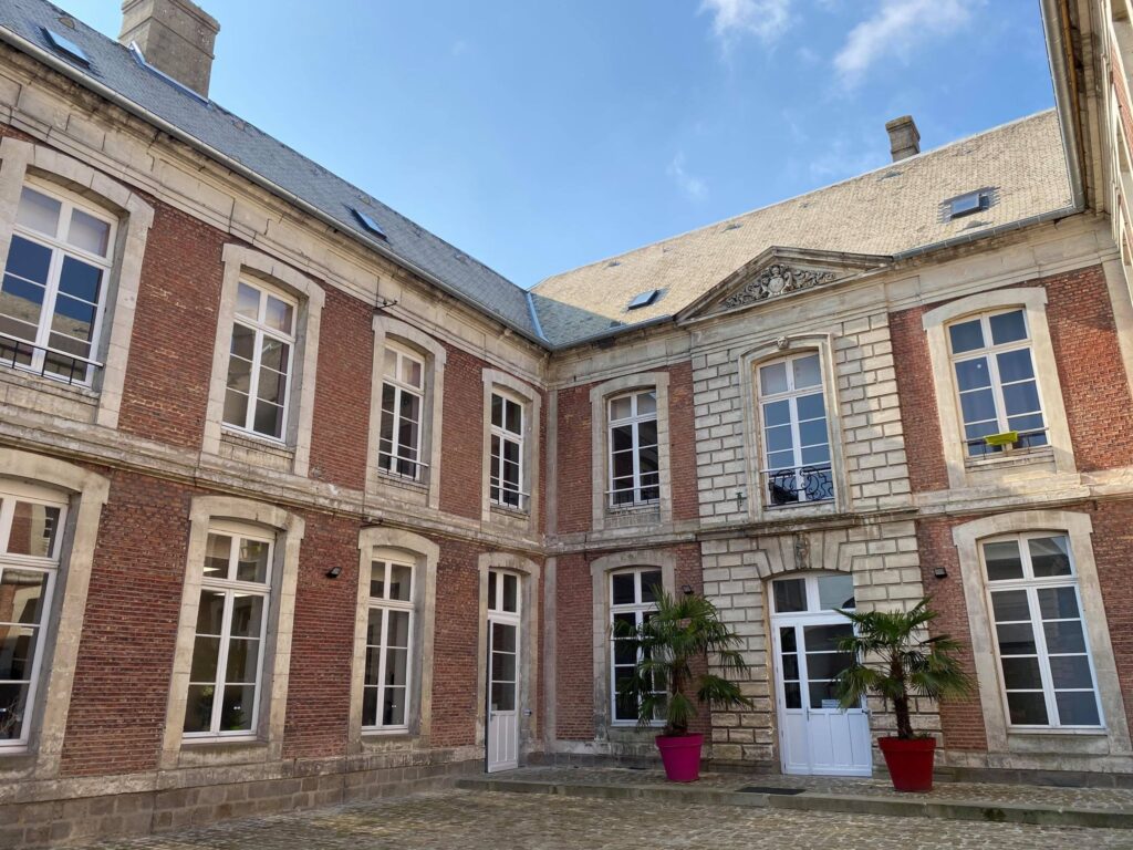 associations privées et publiques